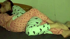 नरम किस से बड़े चूचियों वाली लेसीबियन्स की वाइल्ड चुदाई तक