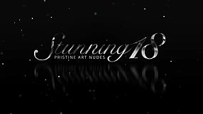 Horká teen blondýna Amira prstuje svou oholenou kundu