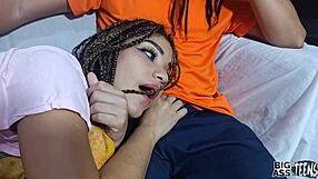 tengo diversion con mi padrastro y mi madrastra casi nos pilla en el sofa me gusta la cosa de papi