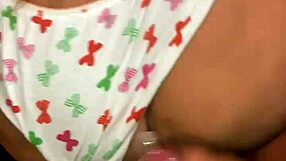 Padastro tarado, espero a mulher sair pra foder a bonequinha sex toy