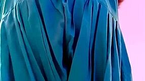 Leaked video of 18-year-old indian girl showing her body to boyfriend on call