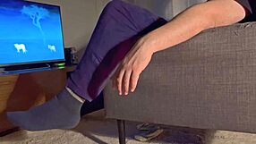 chica limpia casa pone caliente follo duro