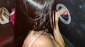 Latinská milfka sátá monstrózní čurák v party glory hole 😉