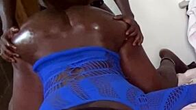 Milf vecina con culazo engaña en perrito intenso