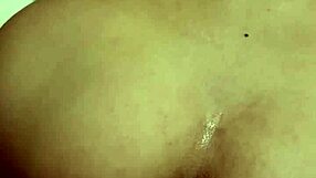 Spiser rumpe hos svigermor og kommer over hele rumpa hennes