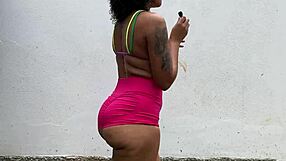 Novinha safada flashes ass in public and guides jerk off to gaping with buttplug