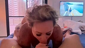 loira fazendo um boquete sensacional, você vai adorar