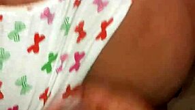 Padastro tarado, espero a mulher sair pra foder a bonequinha sex toy