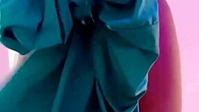 Leaked video of 18-year-old indian girl showing her body to boyfriend on call