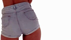 I-I can't stop shaking my sexy tight ass in these jean shorts, it's so damn hot