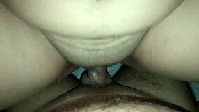 Obožujem se nabijati na velik kurac, končaj v meni