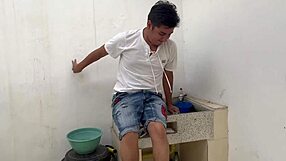 mi hermano no sabe que cuando se va a trabajar me meto por el patio a follarme a su mujer no es mi culpa que tenga la cuquita tan rica se lo dejo bien cogidita