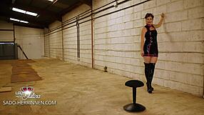 Gummi latex herrin lady julina verlangt orgasmuskontrolle