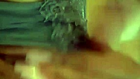 mira que rico me sale mi lechita quieres chuparmela