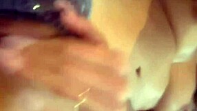 mira que rico me sale mi lechita quieres chuparmela