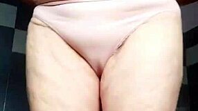 oma fucks her hairy pussy with a cucumber 😏