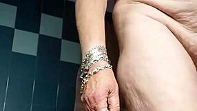 oma fucks her hairy pussy with a cucumber 😏