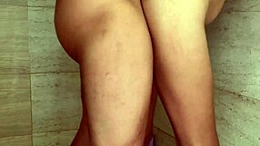 mi hermano no sabe que cuando se va a trabajar me meto por el patio a follarme a su mujer no es mi culpa que tenga la cuquita tan rica se lo dejo bien cogidita