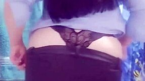 Secretaria culona mexicana se quita todo su uniforme en el cuatro de lavado del trabajo y muestra todos su culo gordo y sus ricos senos