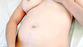 soy una mujer bastante cachonda me encanta sentir esas pollas grandes y consolador gigante meter hasta el fondo y sentir un gran placer a chorros