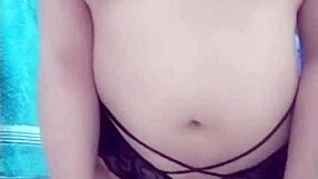 Secretaria culona mexicana se quita todo su uniforme en el cuatro de lavado del trabajo y muestra todos su culo gordo y sus ricos senos