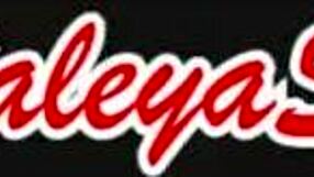 Is that big ass model in lingerie getting fucked by the photographer?