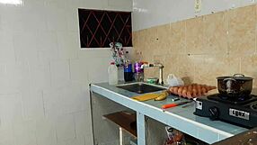 culona tiene folla en la cocina a joven inexperto
