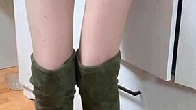 hey, mistress elza kom in lingerie teasing with her ass and feet 😈