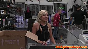 Jeune 18+ couettes Pawnee en levrette POV intense!