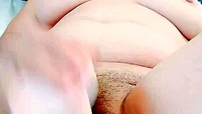 soy una mujer bastante cachonda me encanta sentir esas pollas grandes y consolador gigante meter hasta el fondo y sentir un gran placer a chorros