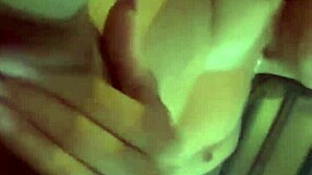 mira que rico me sale mi lechita quieres chuparmela