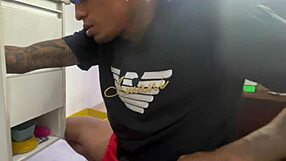 enganei minha vizinha ninfeta e ainda comi ela na casa dela