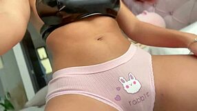 Complaciendo Mi Gran Vagina Rosa Con Un Dildo Bien Grande