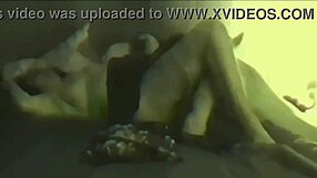 Soy Tania lamiéndome el coño antes de anal