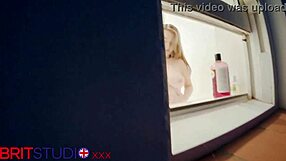 you watch yur neighbour in the shower, she's so wet and naked