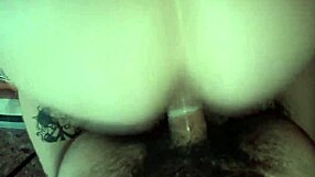 Moj pastor mi lapija in mi vstavi 20-centimetrski kurac do dna!