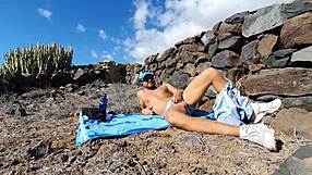 Bandă scursă sex outdoor cu brunetă drăguță 18+ Yoya Grey în vacanță