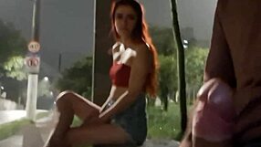 tirei pau pra fora e bati punheta no ponto de ônibus