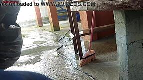 Isteri Pergi Pembantu Panas Pendek Pegang Batang Masukkan Dalam Dia Di Rumah