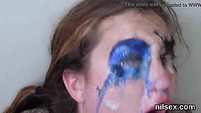 נערה שובבה נלקחת לטיפול אנאלי במכון טיפולים