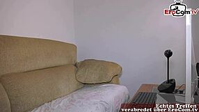 بنت ألمانية نحيفة هاوية 18+ بشعر أزرق تتناك في البيت قال هو