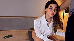 Hijastra Folla Con Padrastro Gordo Y Friki Mientras Espera A Su Cornudo Novio En Tanga Hablando En Español