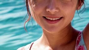 I stroll on the beach as mature woman.