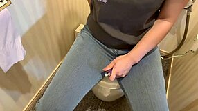 Amateur Japanese Brunette Masturbates in Smelly Toilet
