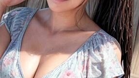 I stroll on the beach as mature woman.