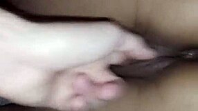 Follando a una hermosa jovencita pequeña hasta que me hace correr en su espalda video completo en red