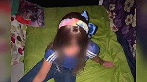 mi inocente y tierna hermanastra descansa en la cama