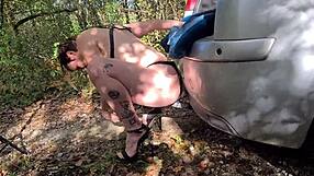 Je Baise Ma Voiture La Boule Dattelage Dans Le Cul Et Le Pommeau De Vitesse Dans La Chatte