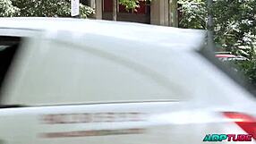 Su Mujer Le Trae Una Rubia Para Cenar Con Un Culo De Infarto