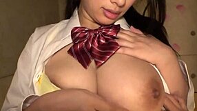 Aku bagi gadis sekolah Jepun 18+ urut rahsia tetek besar.